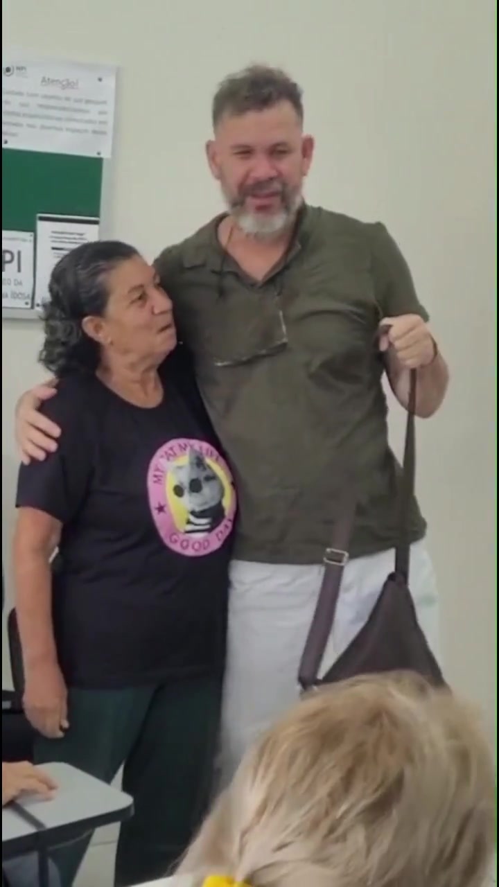 Thumbnail do vídeo: festa surpresa dia professores