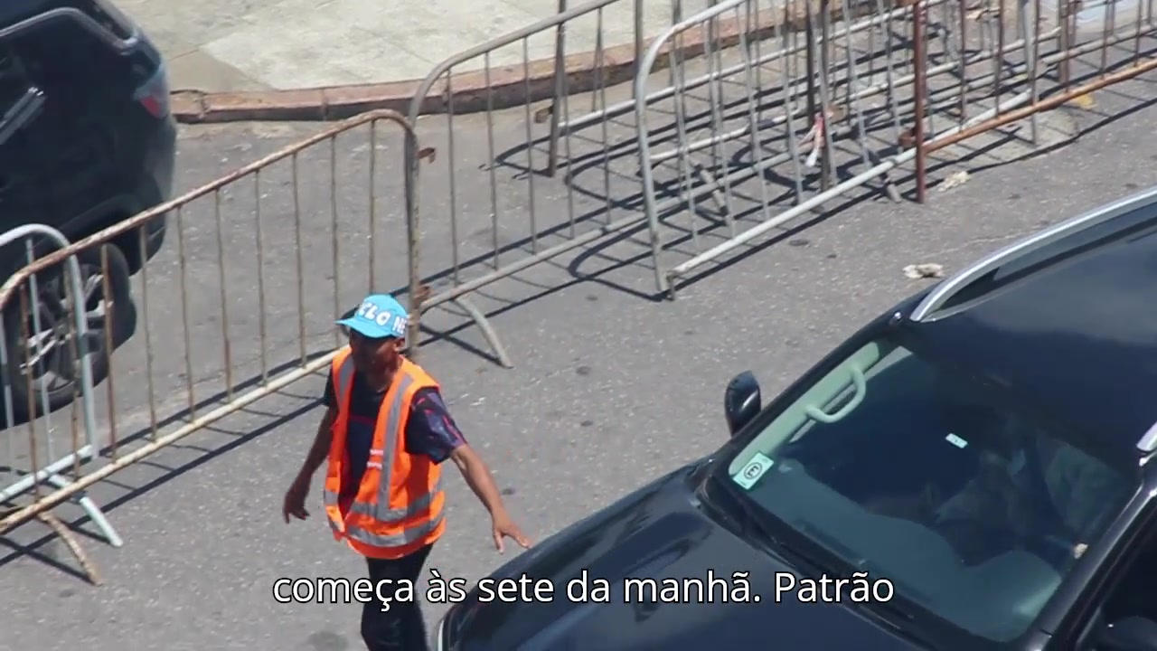 Thumbnail do vídeo: trabalhador brasileiro